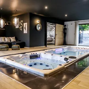 Au Domaine Des Anges Avec Jacuzzi Privatif Dans La , Bain-de-Bretagne France